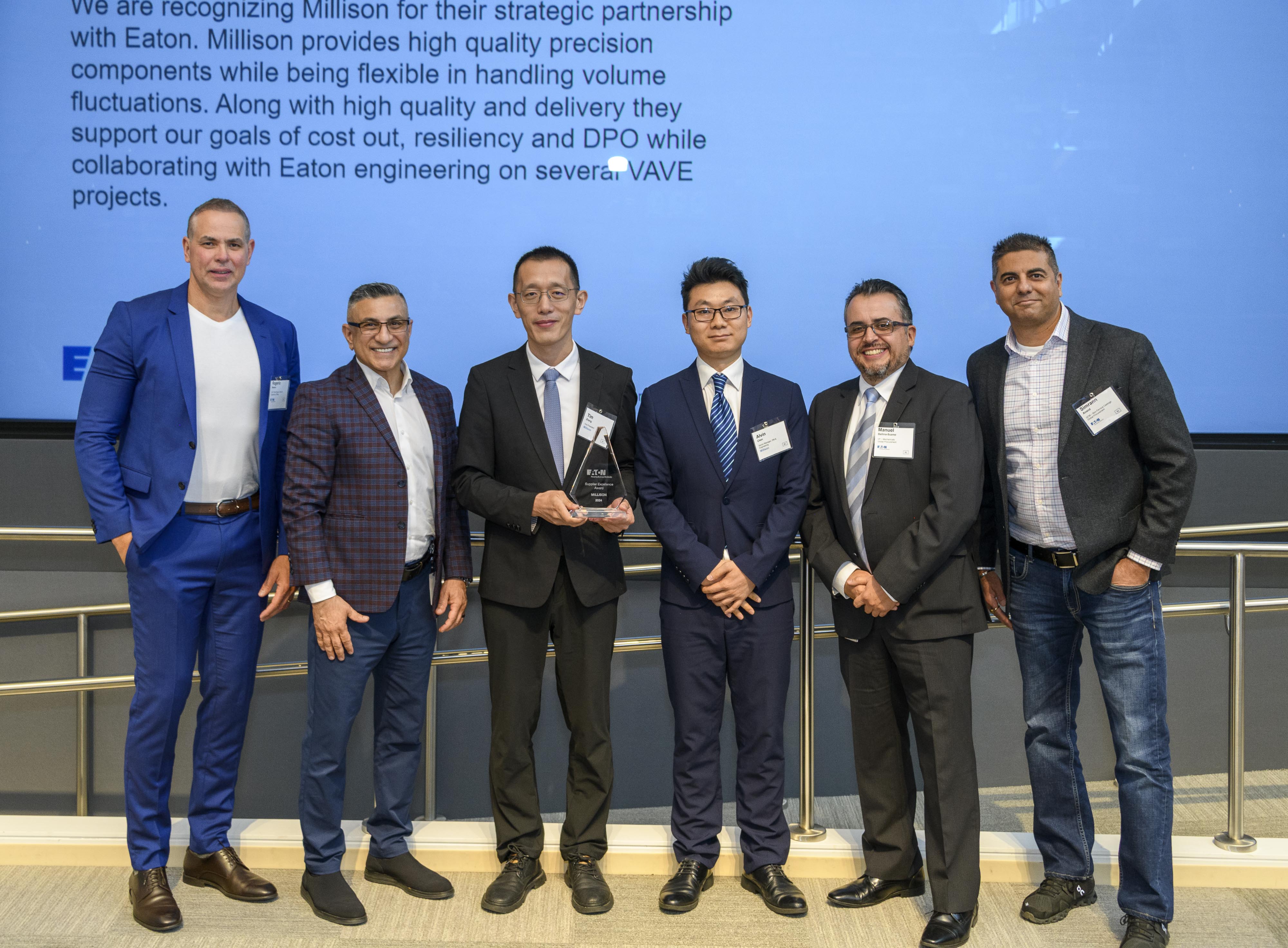 頒獎(jiǎng)?wù)掌? alt=